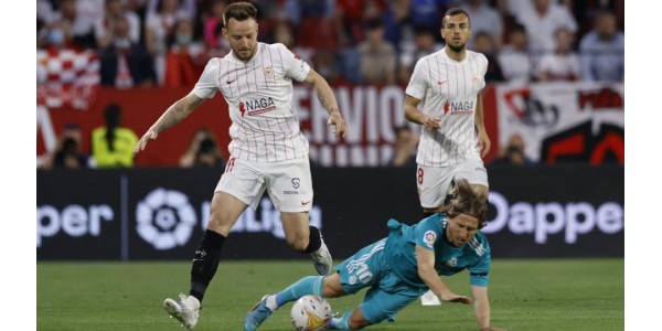 Séville a été battu par le Real Madrid avec une avance de deux buts